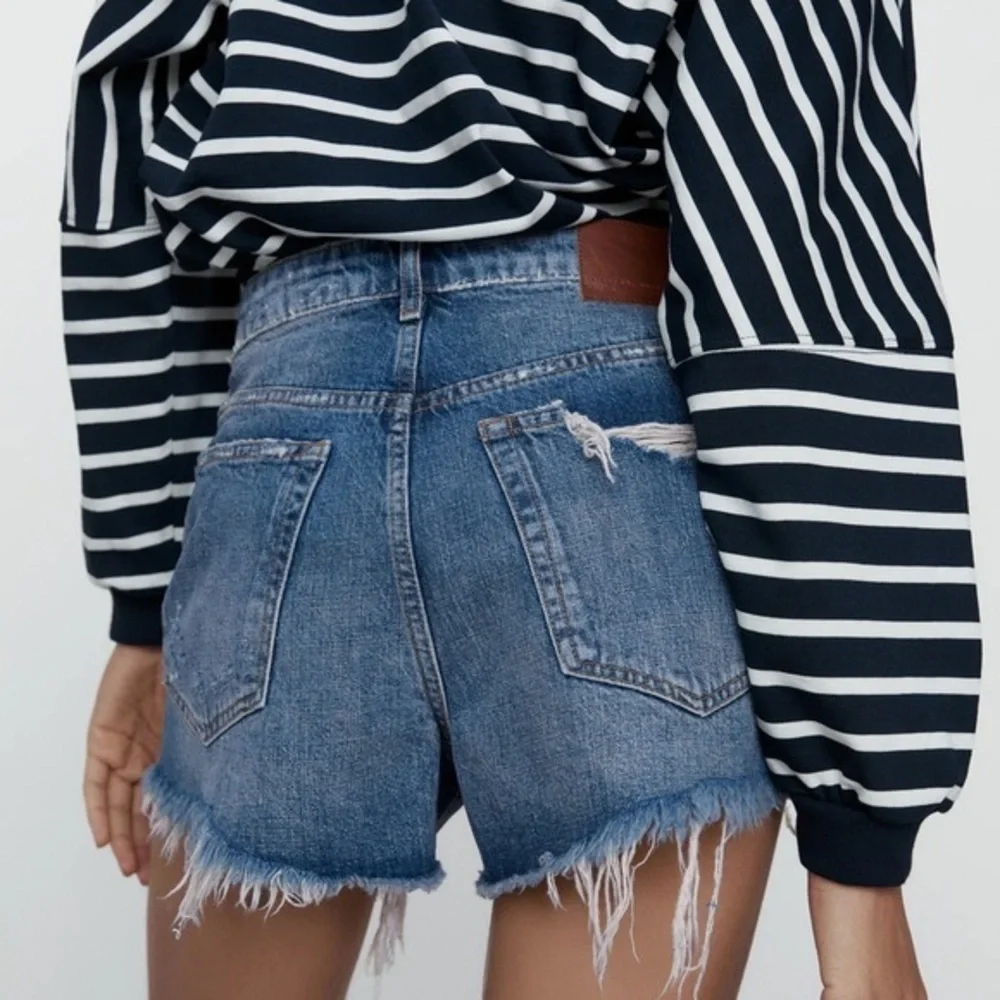 (A6) Zara signature denim The high waist short and Vesti‎ blue, Size 6, NWT